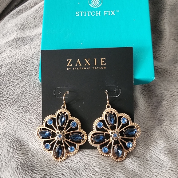 Zaxie Earrings - Picture 2 of 8